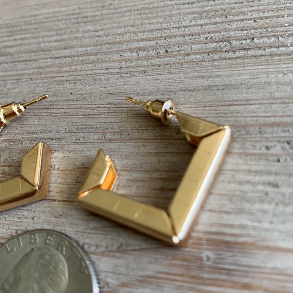 6/$8 Gold Tone Hoop Earrings NEW - Picture 4 of 14